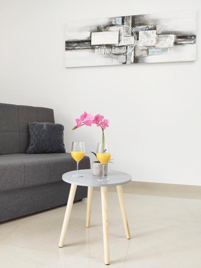 White Studio Apartman Pula Exterior photo
